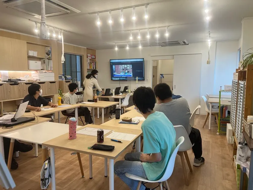 障害者も働く実際の職場2/提供:特定非営利活動法人WEL'S