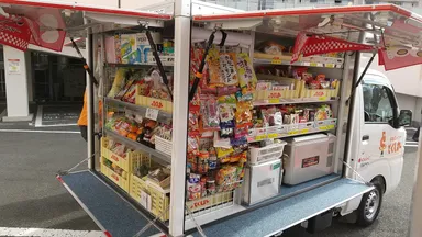 とくし丸積み込み