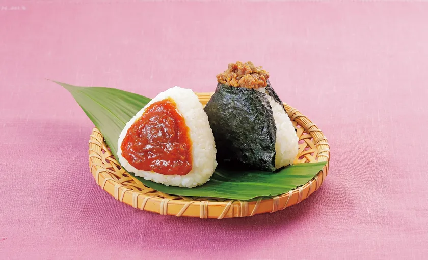 ばぁばのおにぎり屋 左「仙台味噌おにぎり」 右「牛たん南蛮おにぎり」