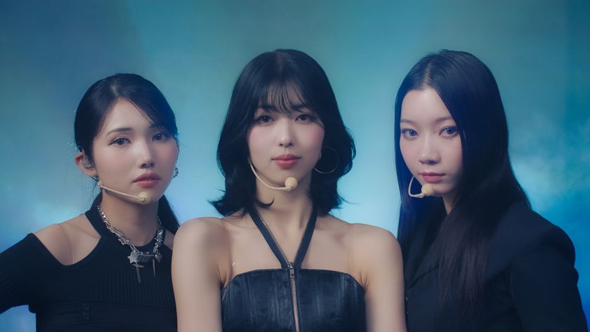 【MUSIC ON! TV（エムオン!）】
IS:SUE THE BEGINNING＜#3＞
IS:SUE×かとうみさと(映像監督)
光と影をテーマに
プロジェクションマッピングを投影したステージで
「THE FLASH GIRL」SPパフォーマンス！
2ndシングル収録曲の全曲解説も！
11/24(日)夜９時～放送！