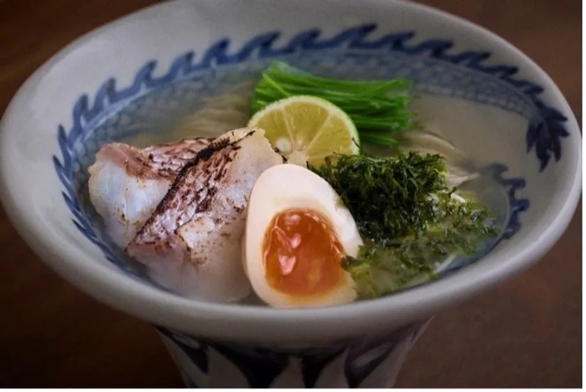 鯛の潮出汁をベースにした京AFURIらーめん