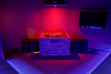 ミュージックロウリュ 熱響の間(岩盤浴エリア)