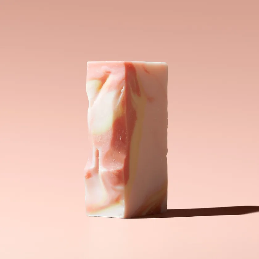 人気の甘い香り。キメを整えて美しい肌へ。フェイスソープ/ツバキ 140g