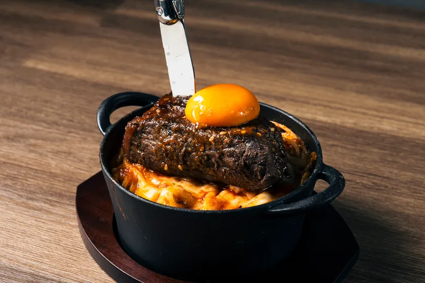 (1) 溶岩パスタ エアーズロック焼肉カルボ