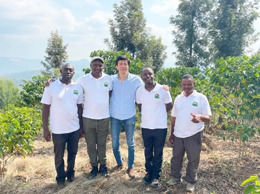 ルワンダ生産者と大和屋代表