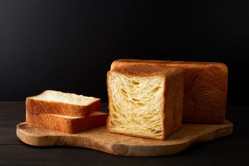 デニッシュ食パン 1,600円(税抜)