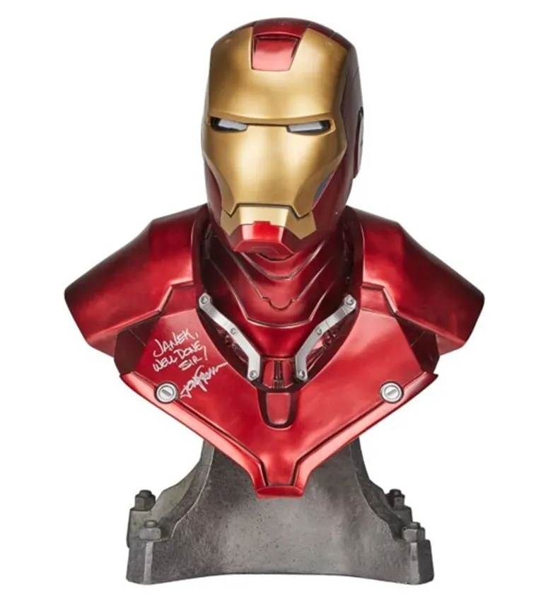 アイアンマン (C)Julien's Auctions