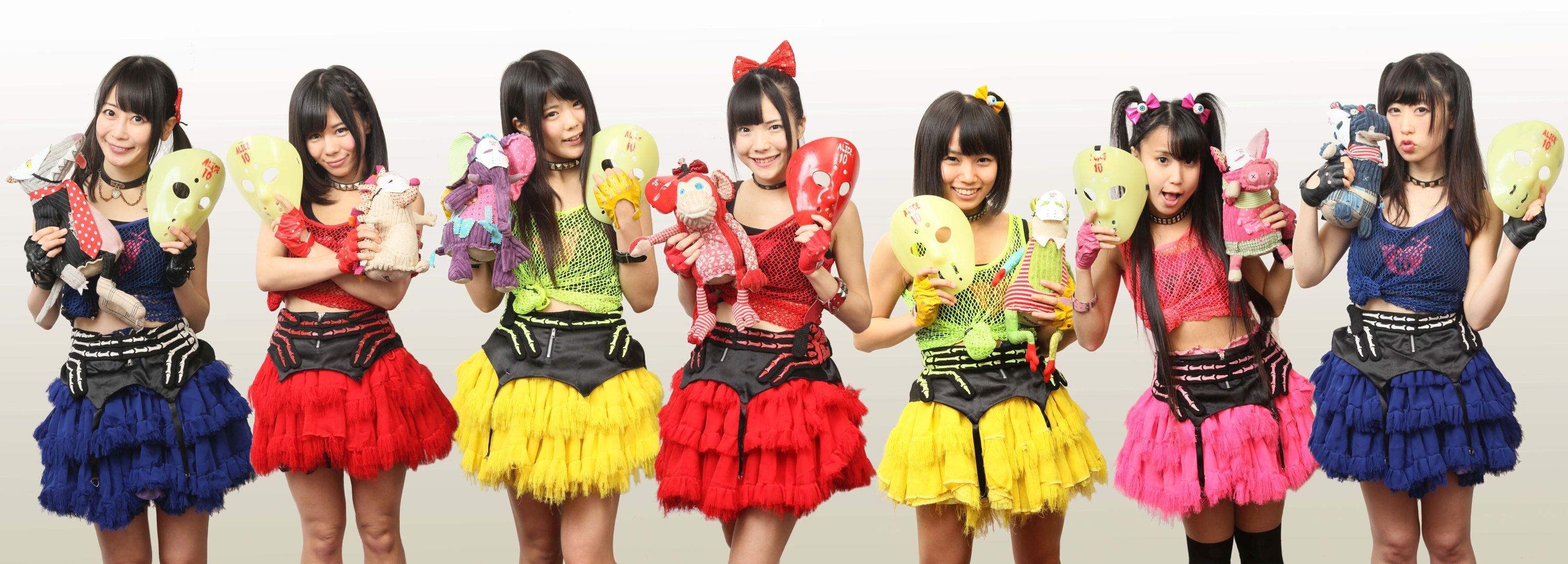 フランス生まれのぬいぐるみdeglingos 7人組メタルアイドルユニット アリス十番 の公式ライブマスコットに採用 株式会社ダッドウェイのプレスリリース