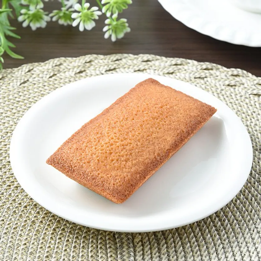 ファミマルSweets PREMIUM 焦がしバター使用 贅沢フィナンシェ