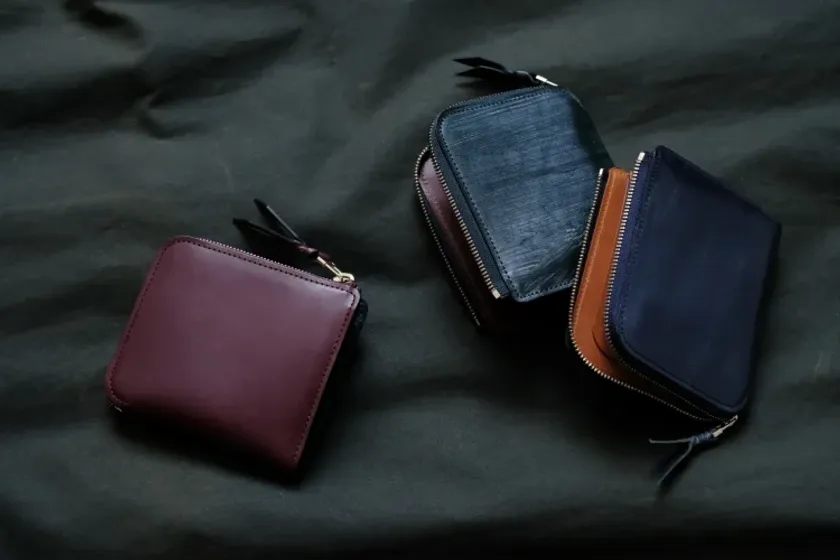 ブライドルレザー グリーン×ヘーゼル(中央)/ネイビー×タン(右)/ワイン×ネイビー(左)