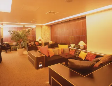 ラウンジコンフィ店内