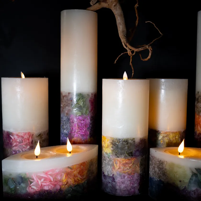 色鮮やかなドライフラワーやハーブをアレンジしたLEDフレームレスキャンドル