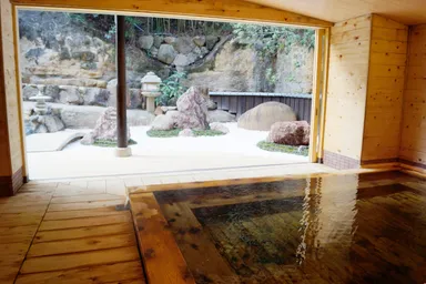 四季の花　ひのき風呂・石庭