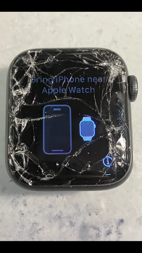 修理前:ガラス割れ画面。