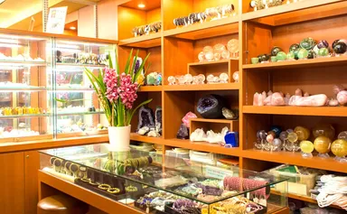 店内は天然石でいっぱい！