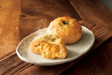 【イルマットーネアルル】 「こぼれとうきびパン コンポタ ～十勝ラクレットモールウォッシュチーズがけ～」