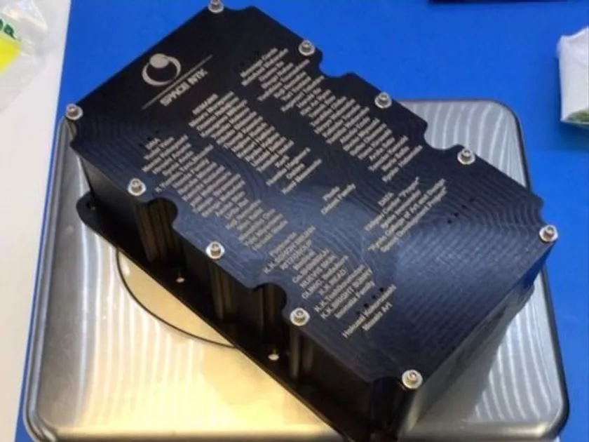 名前が刻印されたご遺骨などを納めた専用BOX