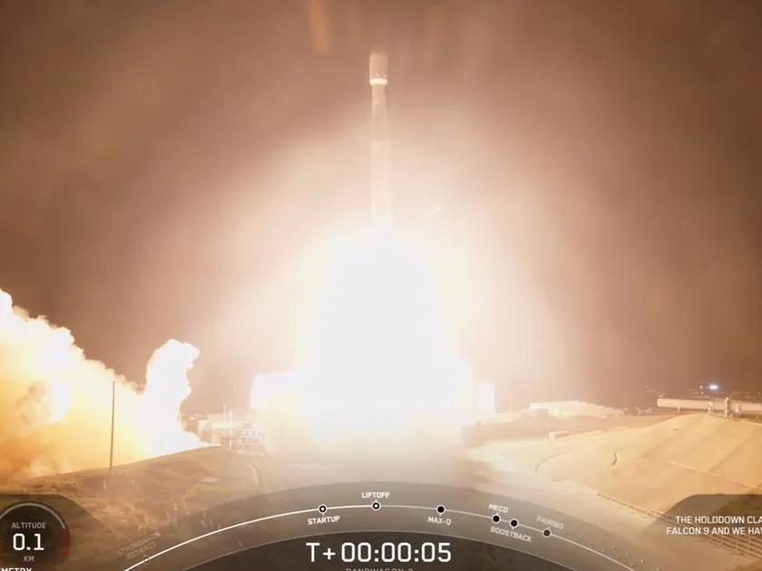 宇宙へ向けロケット発射の瞬間(写真提供元:株式会社SPACE NTK)