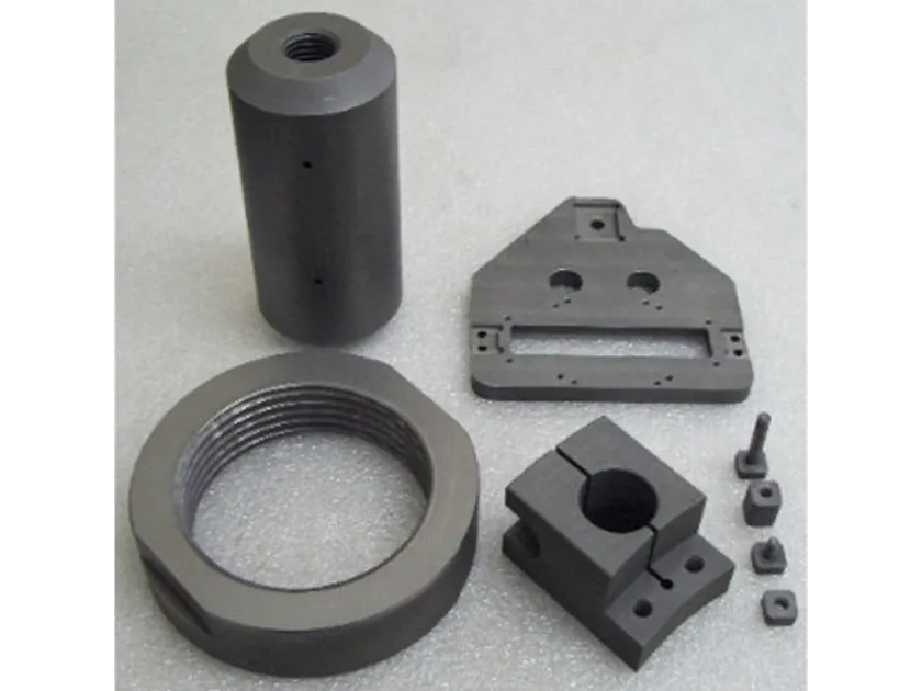 三幸が製造するカーボングラファイト製品。大手メーカーでは対応が難しい一品一様の製品製造が可能な点が強み