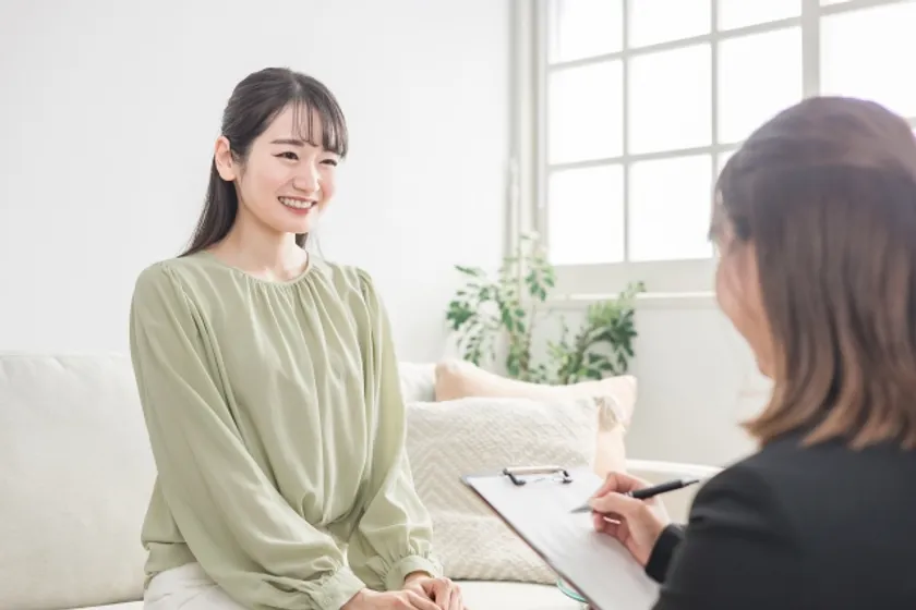 カウンセリングにきた女性と日本人女性