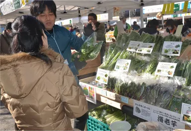 出店者との対話を楽しみながらの買い物