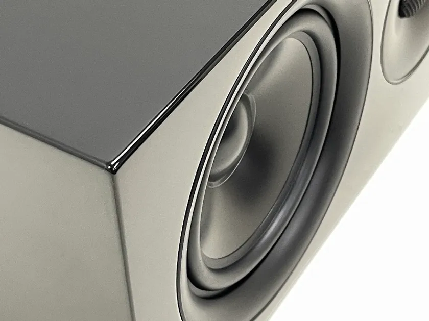 ピアノフィニッシュ仕上げの美しい外観