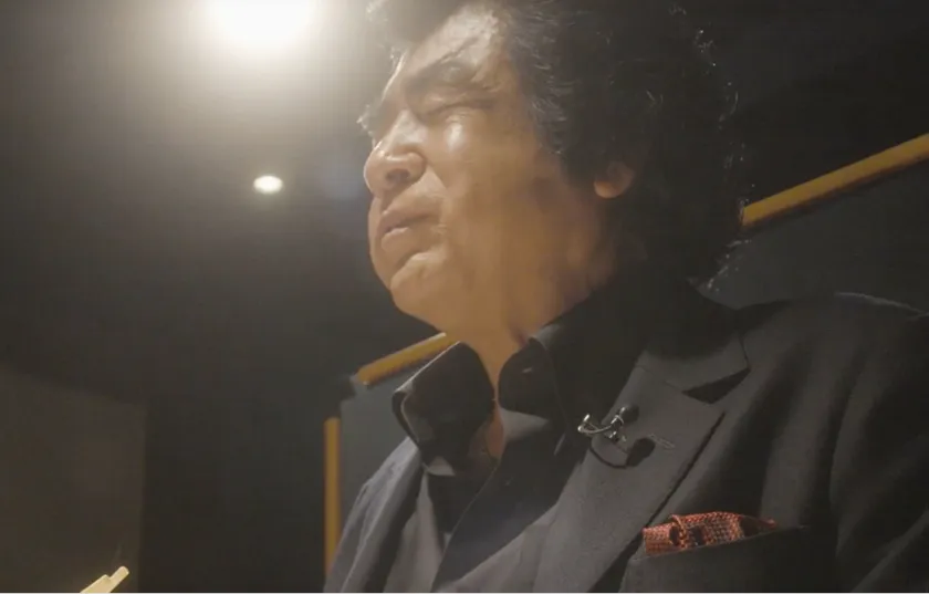 (肉を味わう表情)藤岡弘、