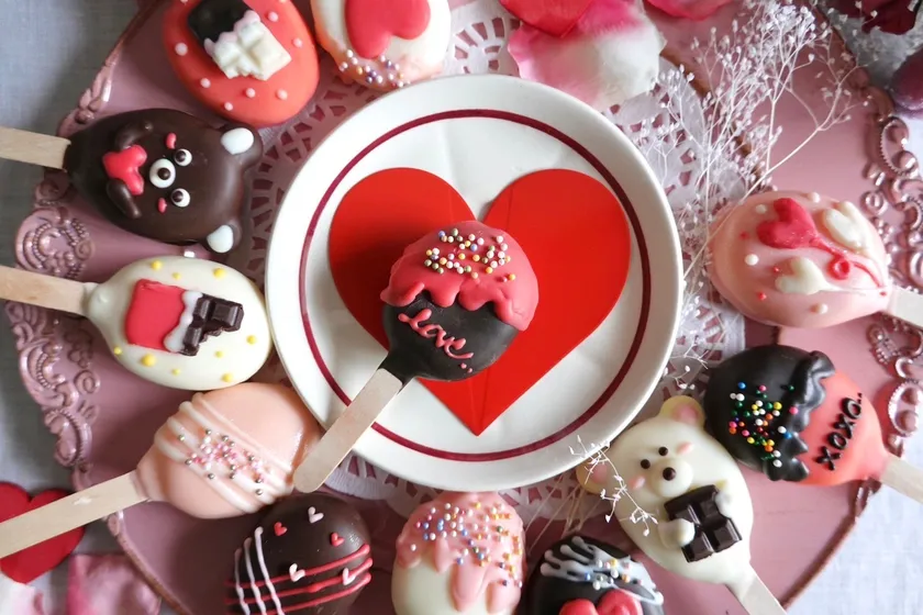 友チョコにぴったり!バレンタインケーキポップス