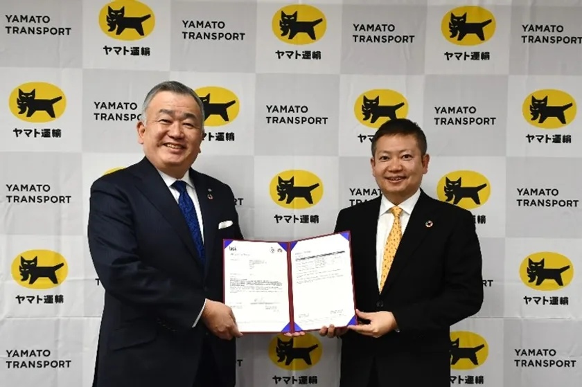 2025年1月31日(金)に行われた授与式にて 写真左より、ヤマト運輸 代表取締役社長 長尾 裕様、BSIジャパン 代表取締役社長 漆原 将樹