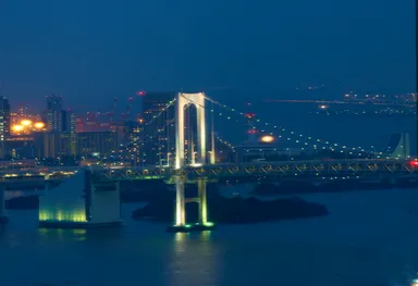 店内から見るレインボーブリッジ