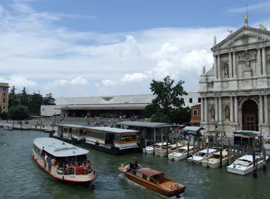 ベニスサンタルチア駅