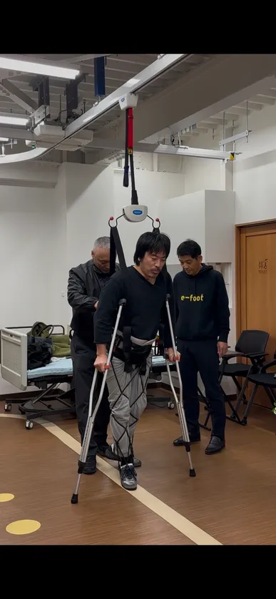 レール走行式 免荷リフトとサポートギア Futto