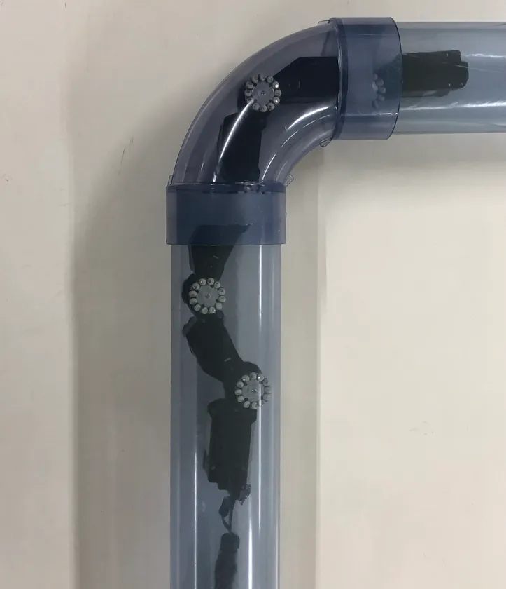 配管内を走る配管くん(R) 重力に負けず上下に移動できる