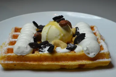 ブリュッセルワッフル(キャラメルクッキー＆ナッツ)