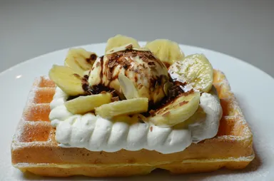 ブリュッセルワッフル(チョコバナナ＆カスタード)