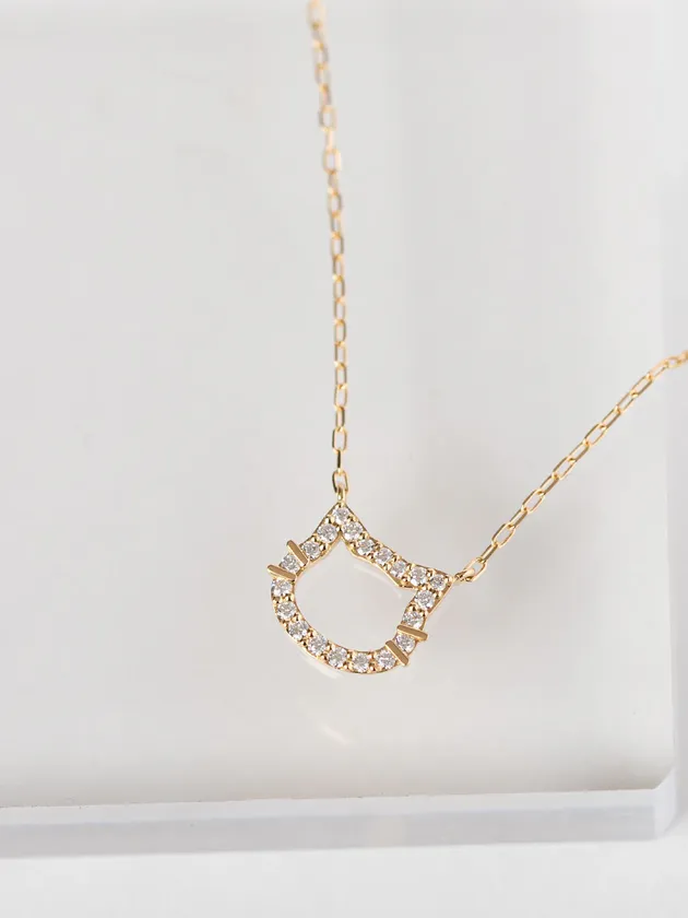 受賞者に贈られるK18/天然ダイヤモンドネックレス