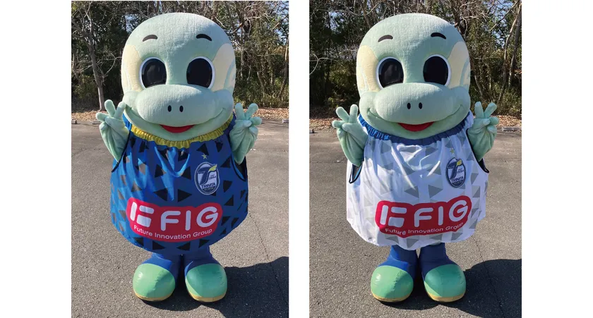 左:ホーム戦ユニフォーム 右:アウェイ戦ユニフォーム