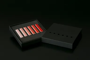 朱 パッケージ(オープン時)