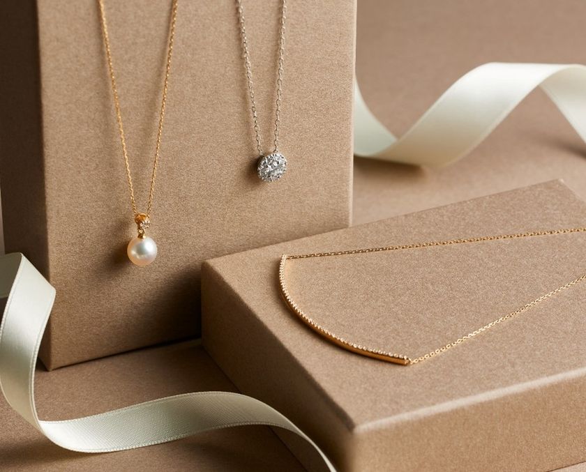 大切なひとへ感謝の意を込めて
ホワイデーギフトには上質な輝きのジュエリーを