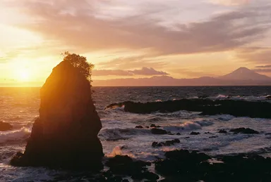 かながわ景勝50選「秋谷の立石」