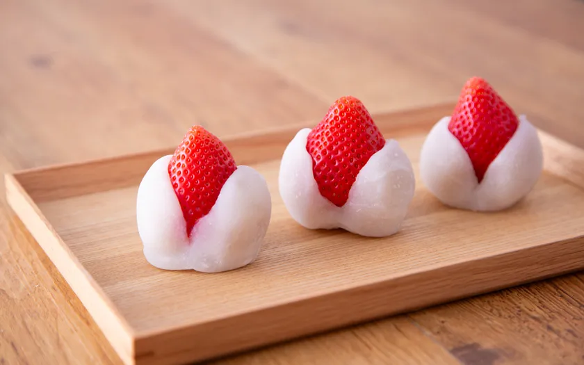 和菓子の定番「季節のフルーツ大福~いちご~」