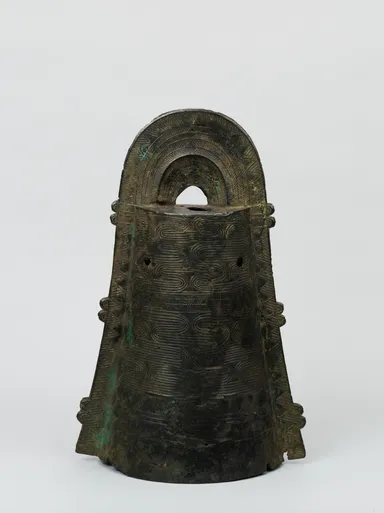 重要文化財 外縁付鈕２式銅鐸　弥生時代(中期)・前2～前1世紀 兵庫県豊岡市気比字溝谷出土　青銅製　東京国立博物館蔵(※貸与予定作品)