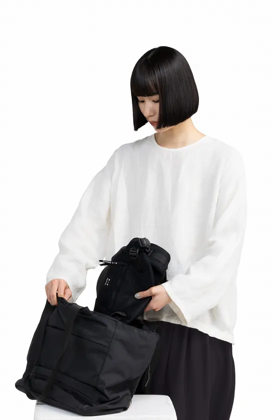 総重量が約565gと軽くて持ち運びに便利です。