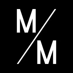 「メメントモーメント」ロゴ