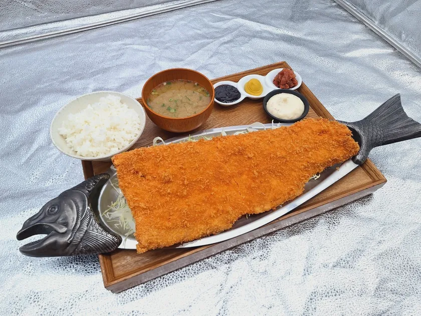 555g!メガサーモンフライ