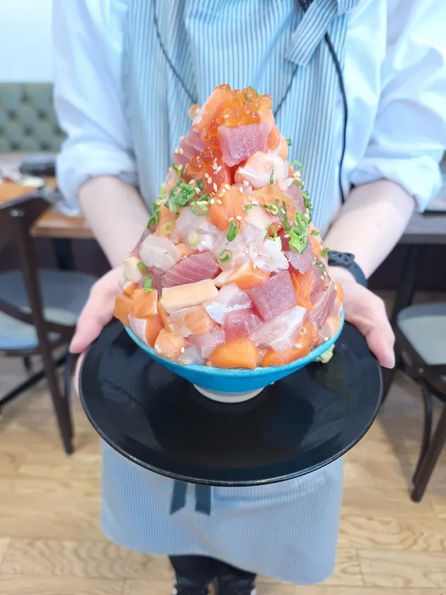 555g!超てっぺん丼