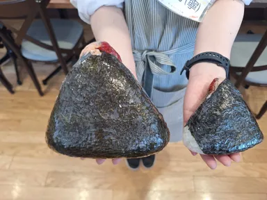 555g！特大鮭おにぎり