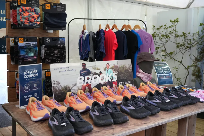 BUFF×BROOKS ランニングベース