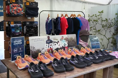 BUFF×BROOKS　ランニングベース