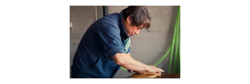 一つずつ丁寧に塩出しする川崎 幸一